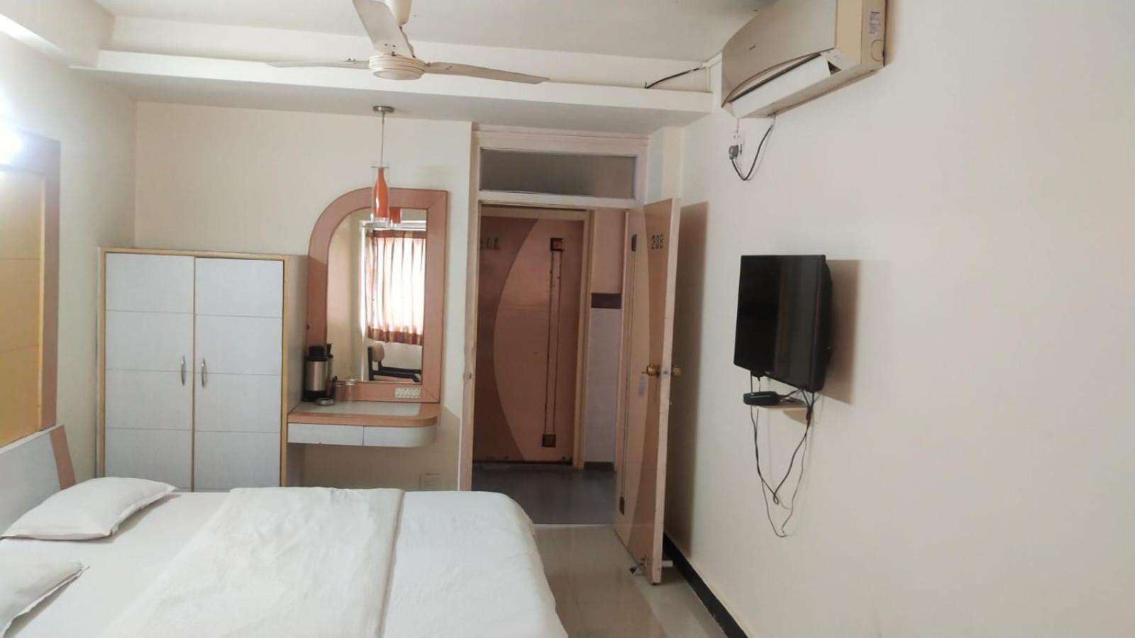 Hotel Vaishali Насик Экстерьер фото