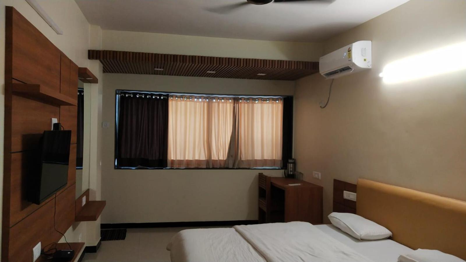 Hotel Vaishali Насик Экстерьер фото