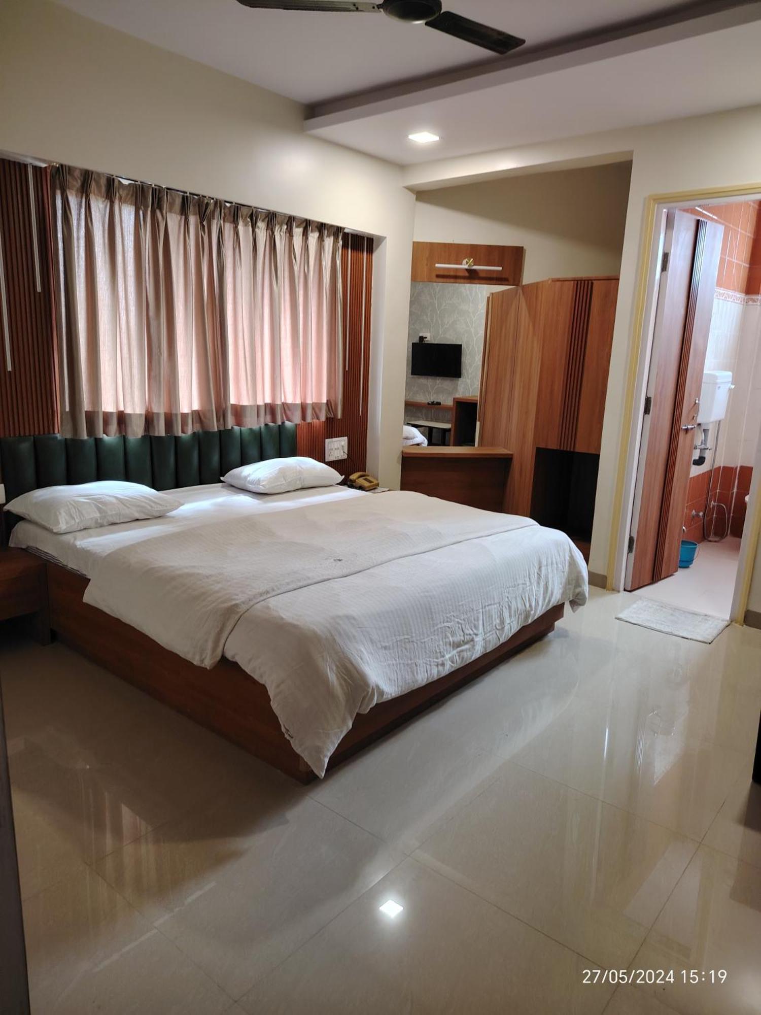 Hotel Vaishali Насик Экстерьер фото